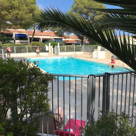 24m2 - Parking - Clim - Piscine - 50m Apartment *